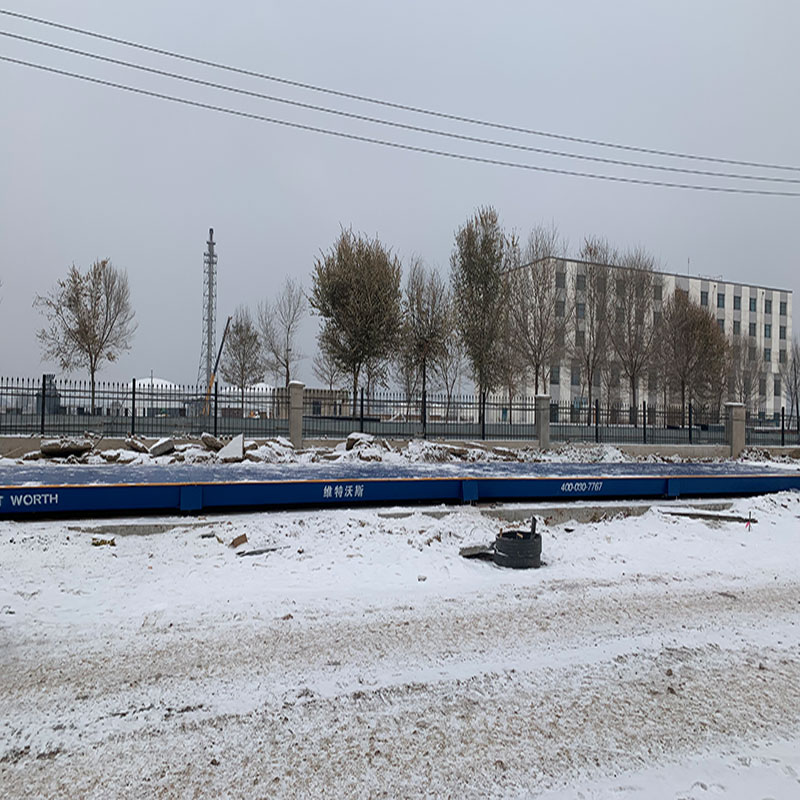 青海西寧地磅電子汽車衡3.4*22米化工企業(yè)專用地磅客戶安裝現(xiàn)場(chǎng)